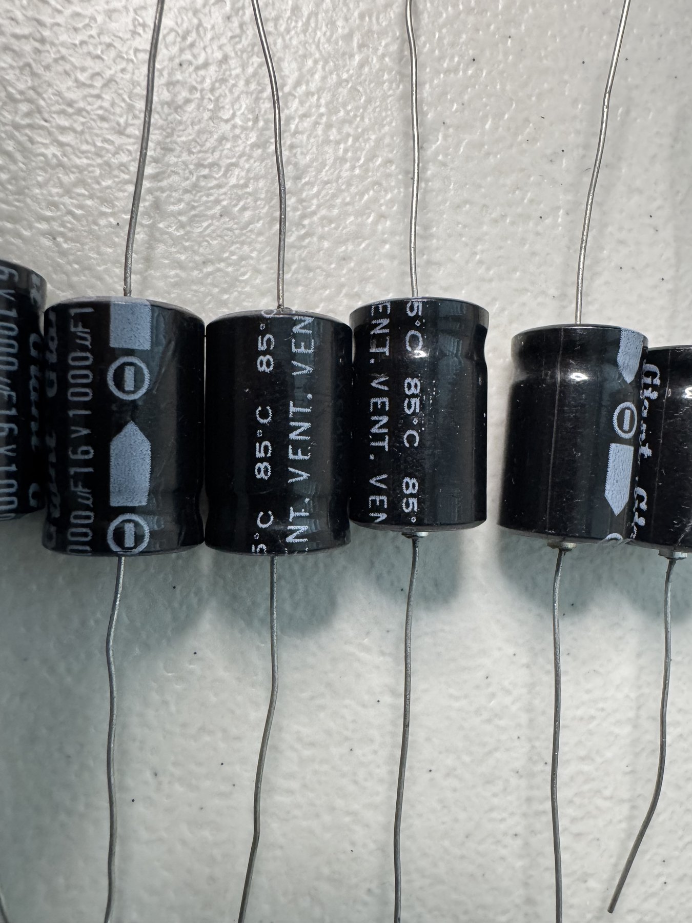 1000uf-16V AXIAL GIANT product photo 3