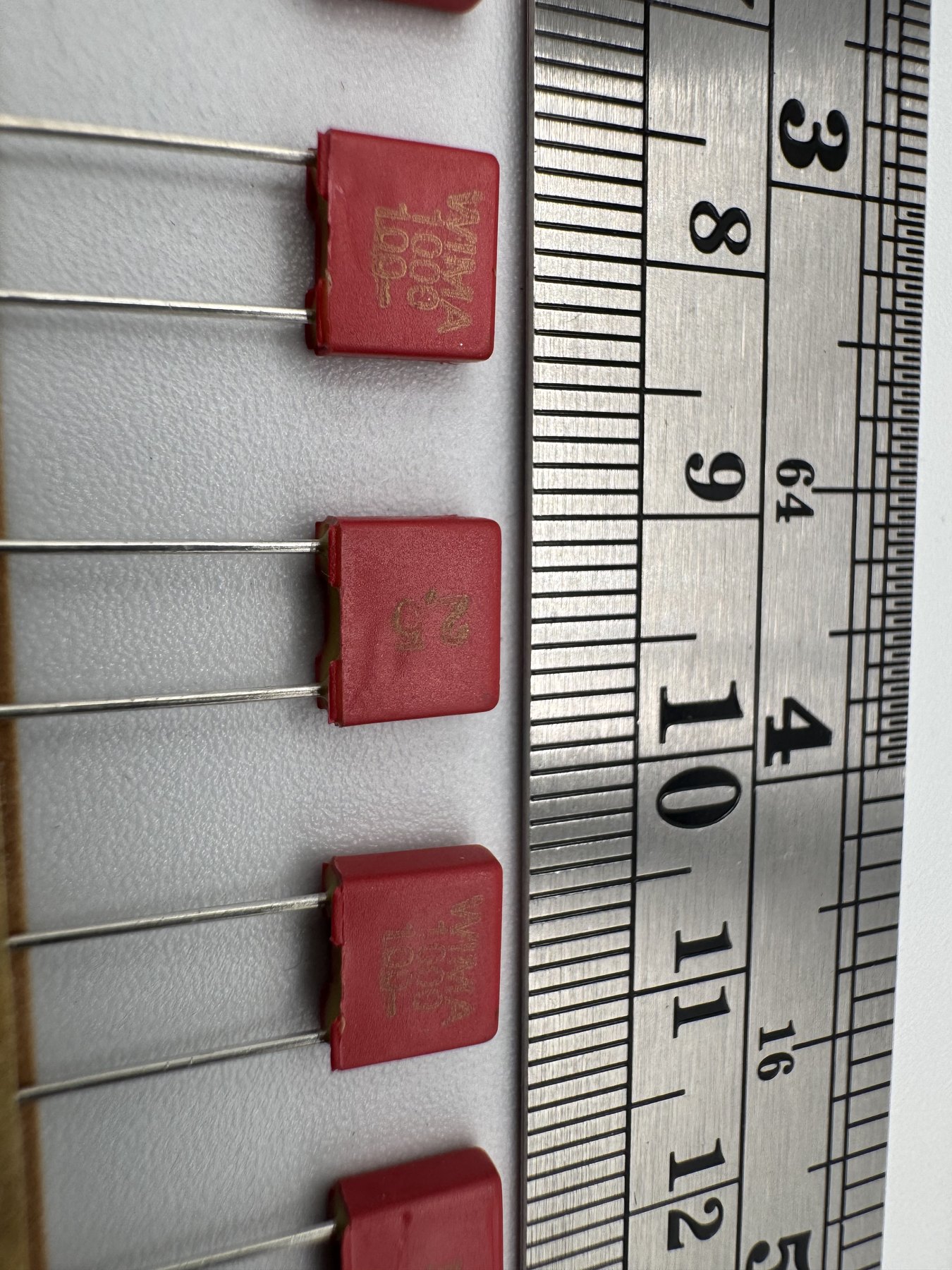 FKM2 1000pF 100V ±2.5% 2.5x6.5x7.2 product photo 2