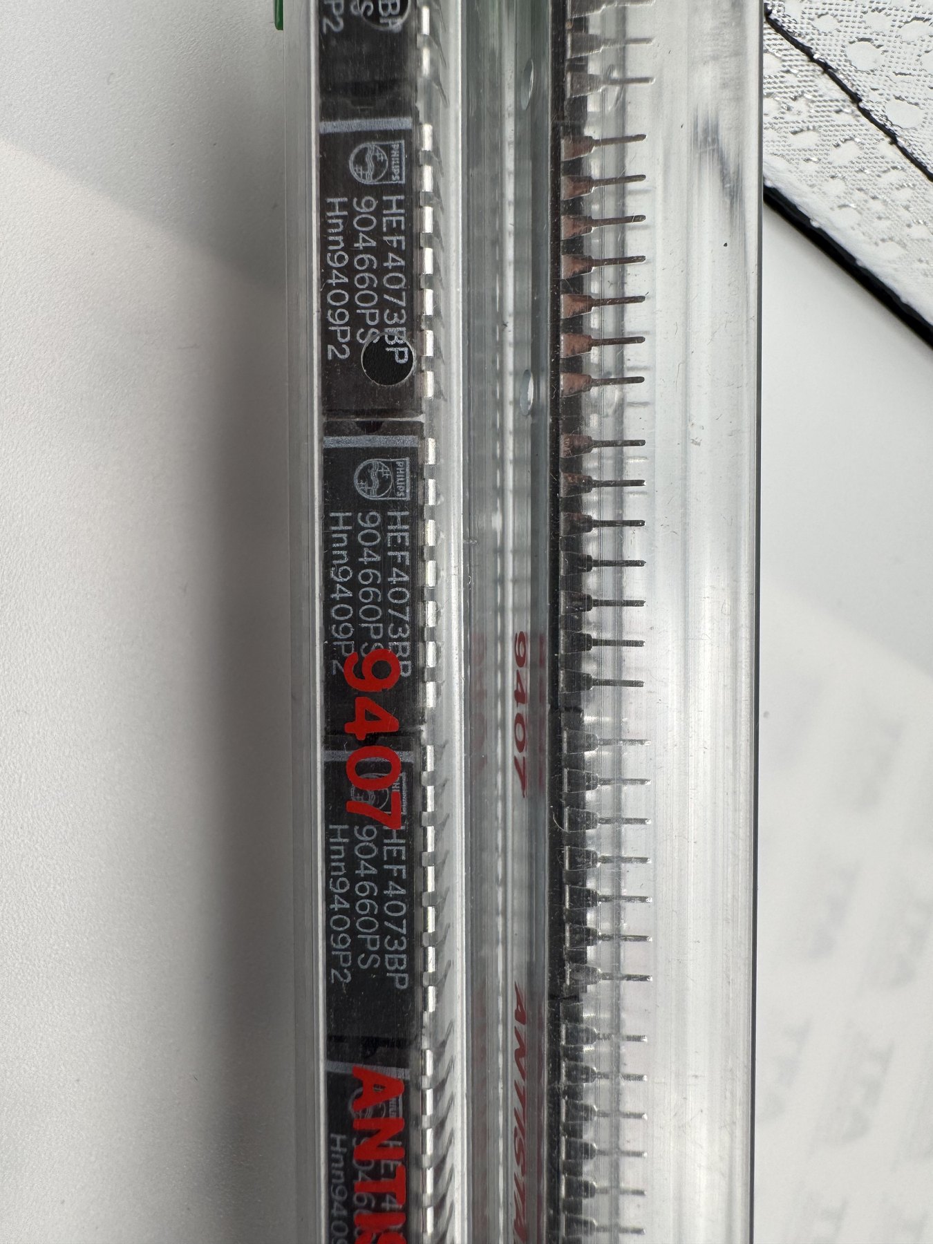 HEF4073BP product photo 2