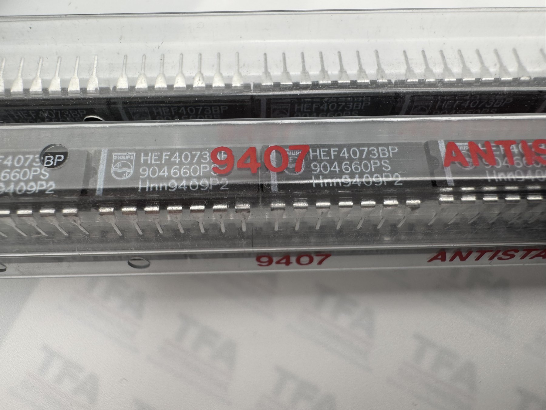 HEF4073BP product photo 4