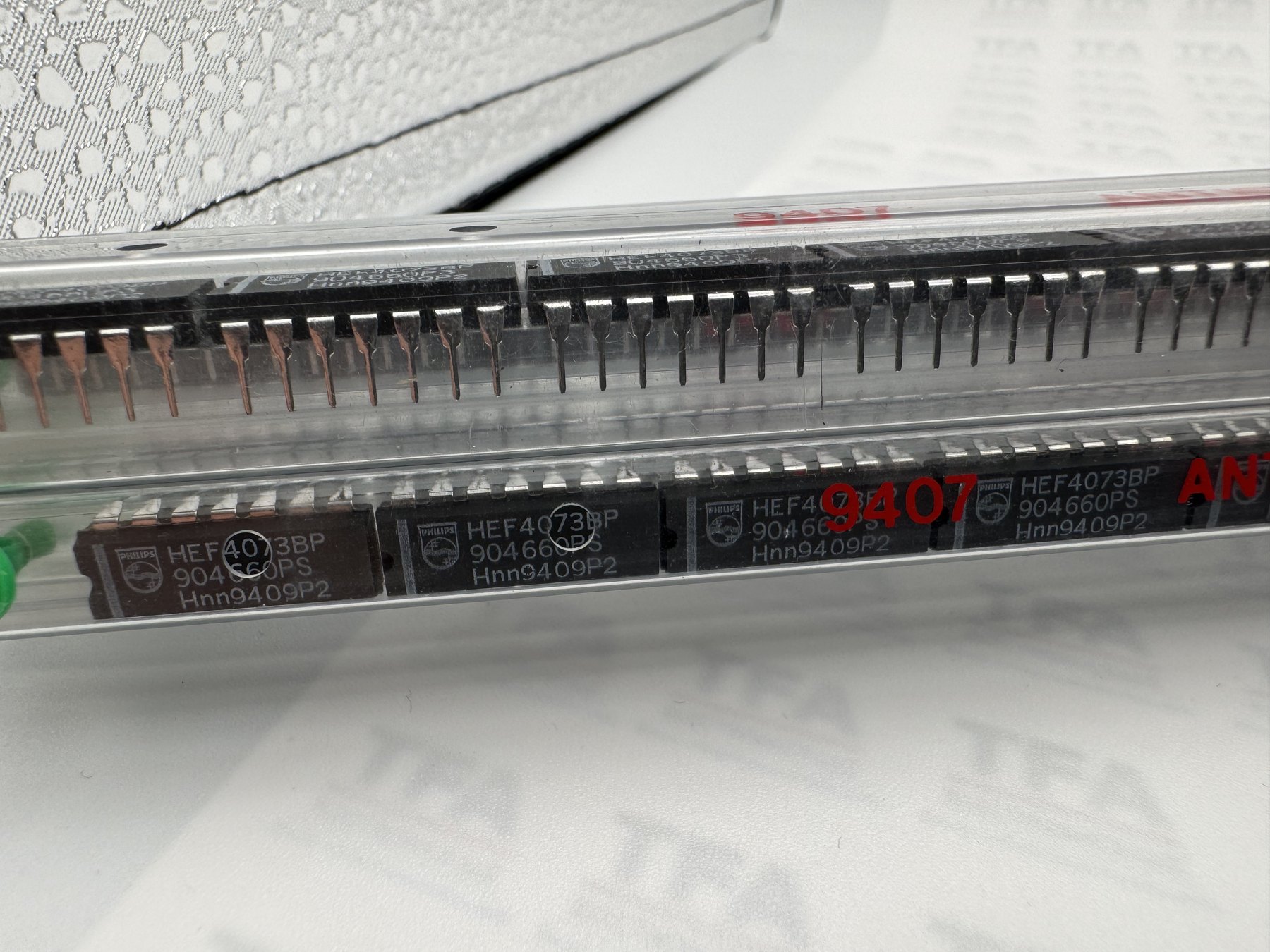 HEF4073BP product photo 5