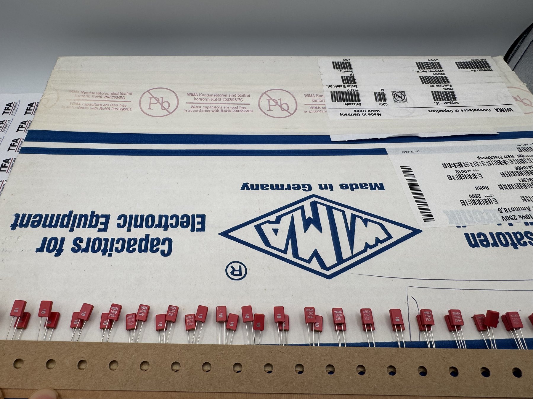 MKS02 1000pF 250V ±10% 2.5x7x4.6 product photo 14