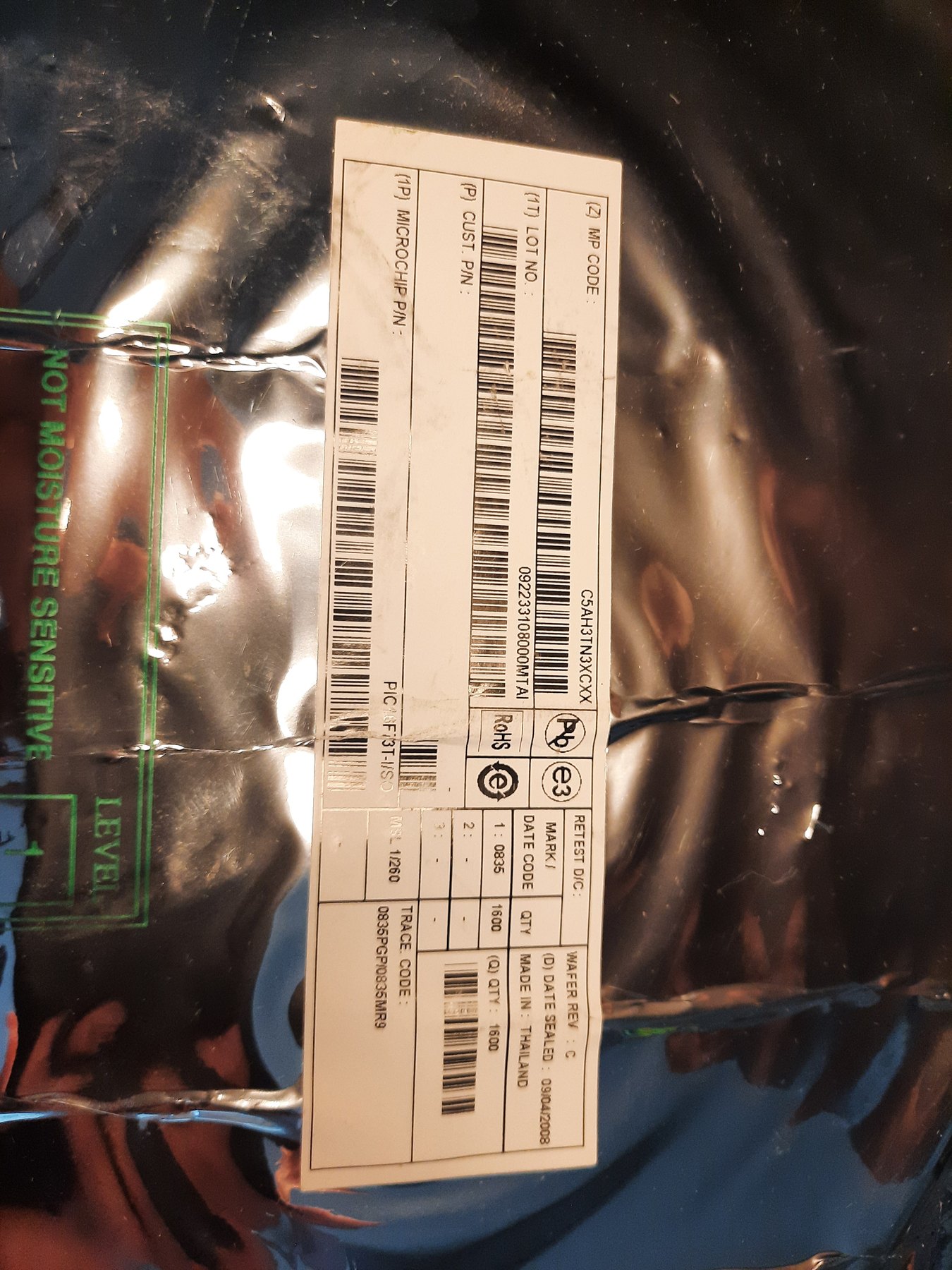 PIC16F73T-I/SO product photo 2