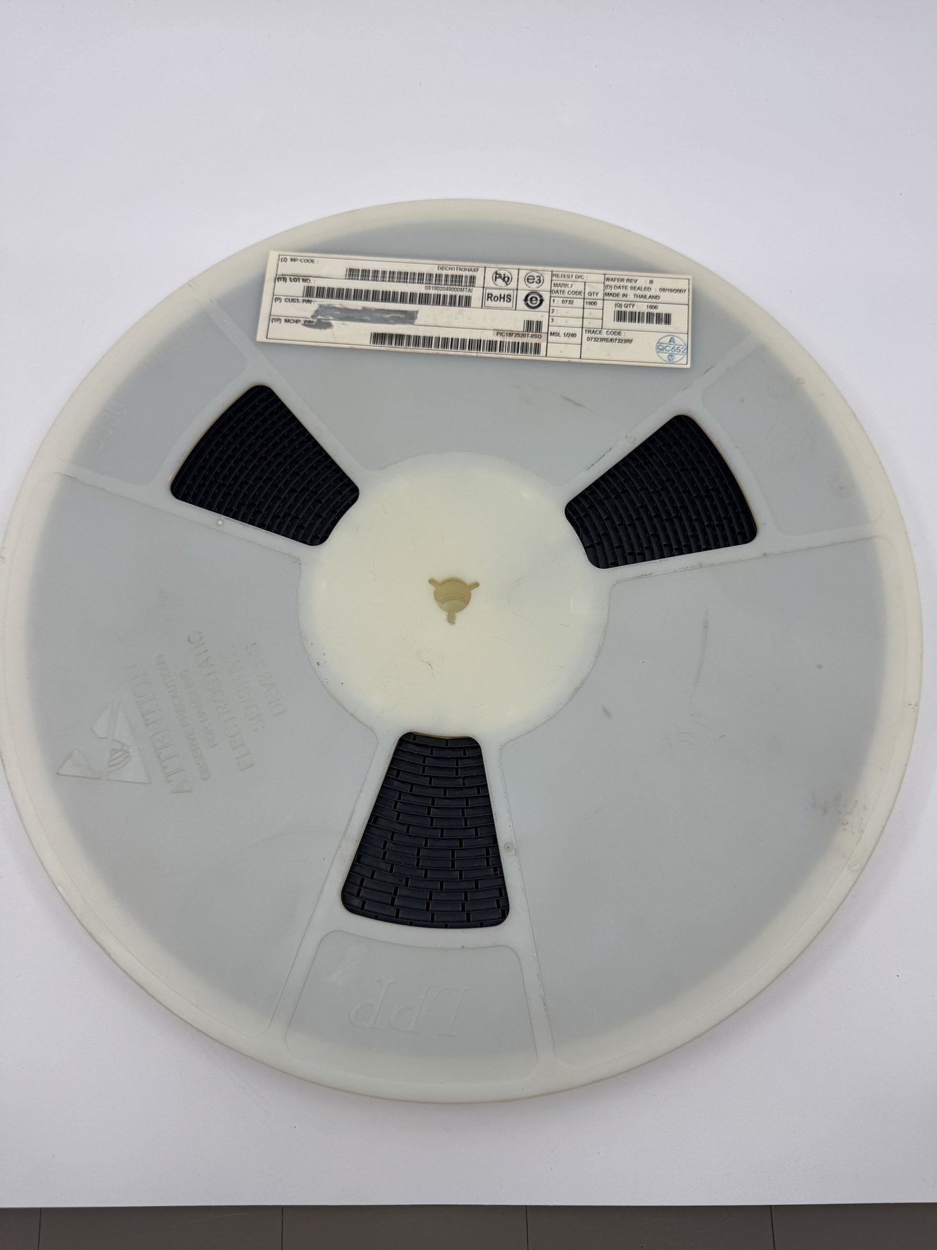 PIC18F2520T-I/SO product photo 1
