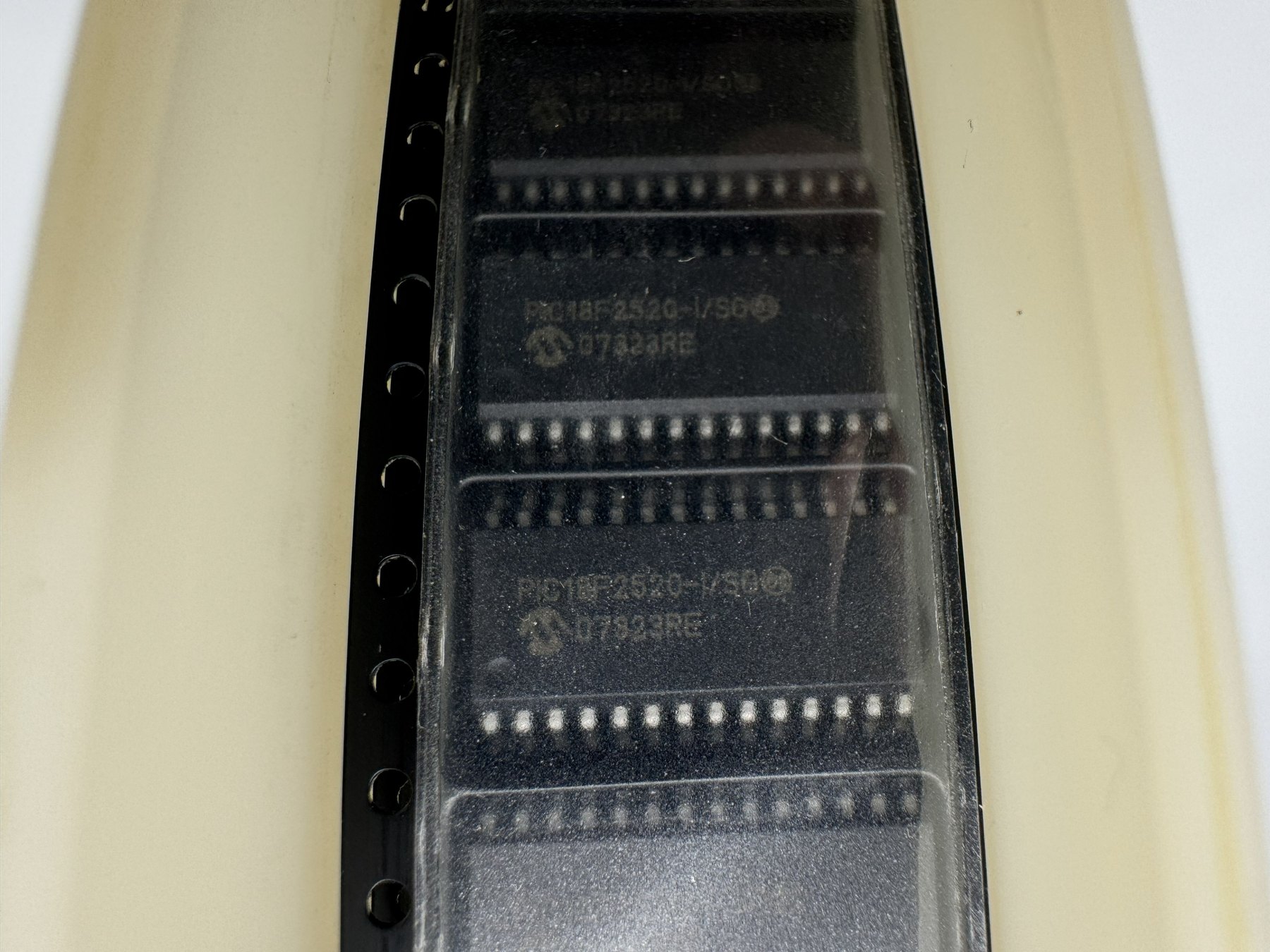 PIC18F2520T-I/SO product photo 11