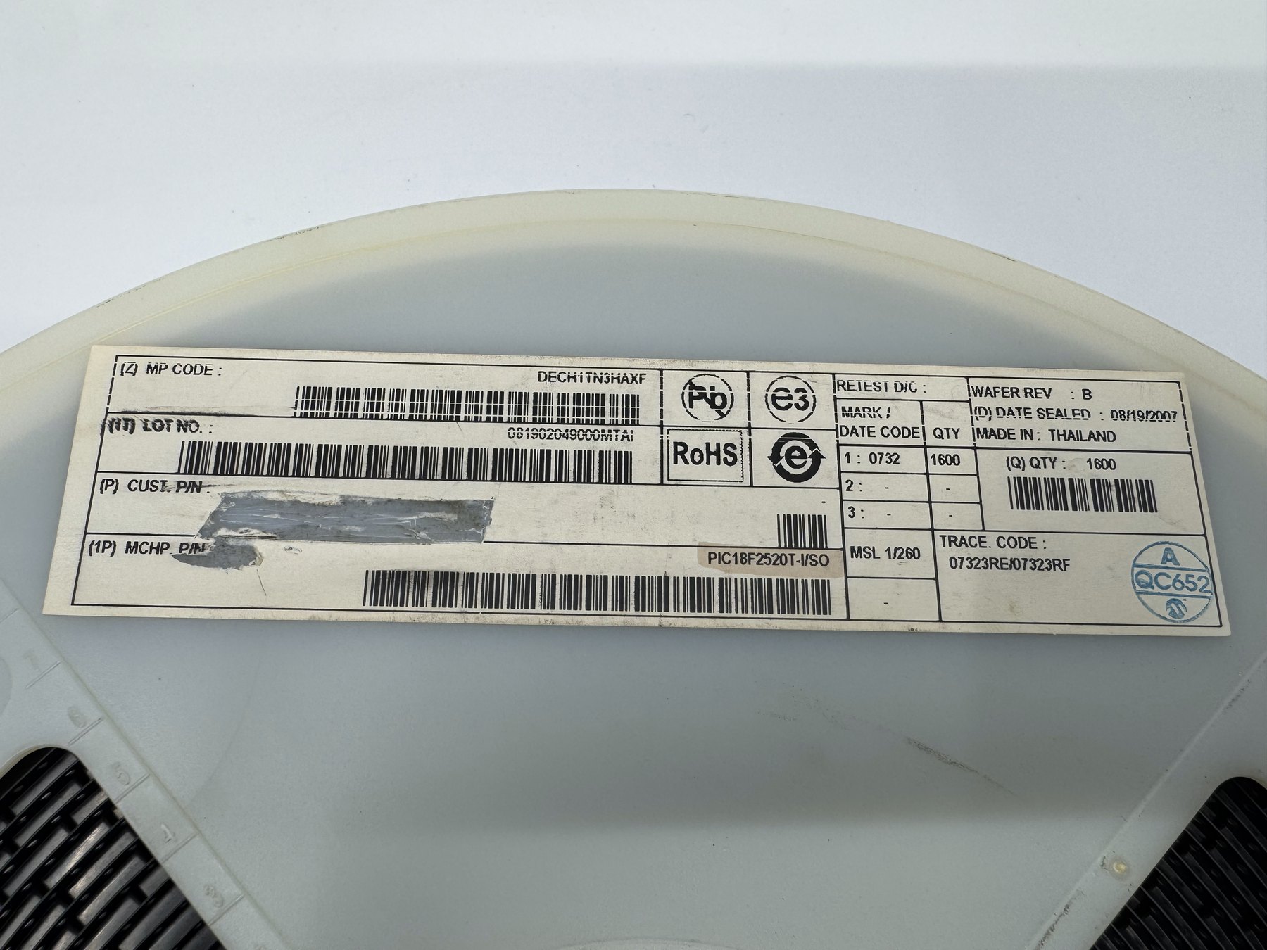 PIC18F2520T-I/SO product photo 2