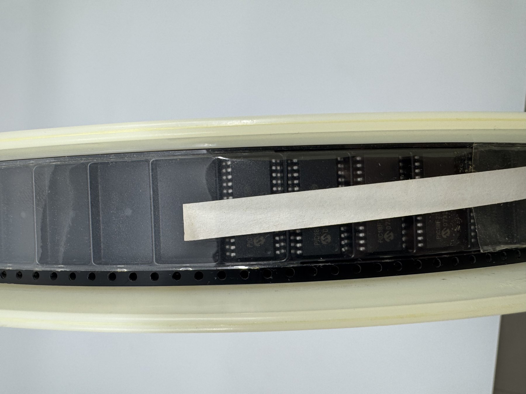 PIC18F2520T-I/SO product photo 5