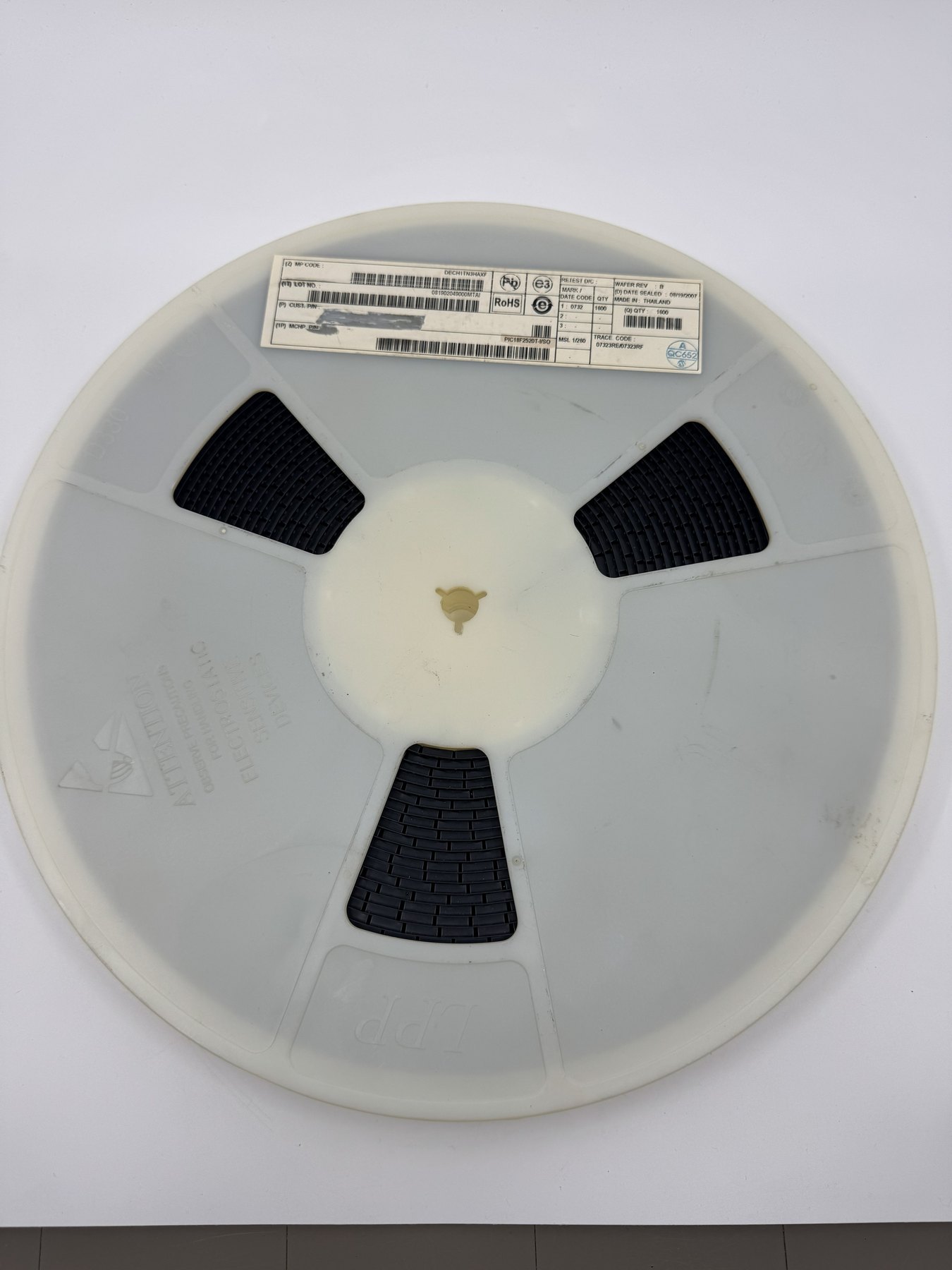 PIC18F2520T-I/SO product photo 9