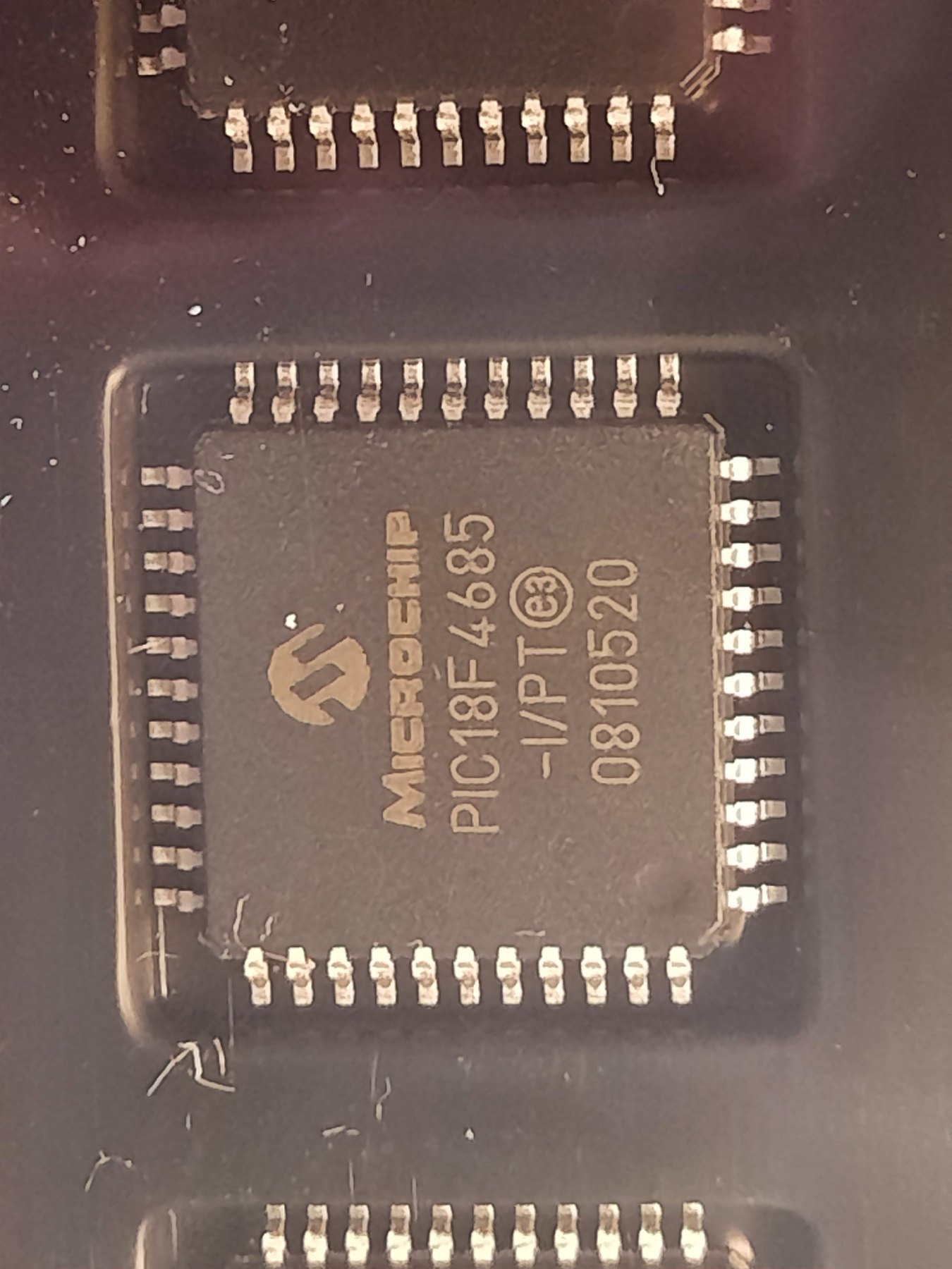 PIC18F4685-I/PT product photo 5
