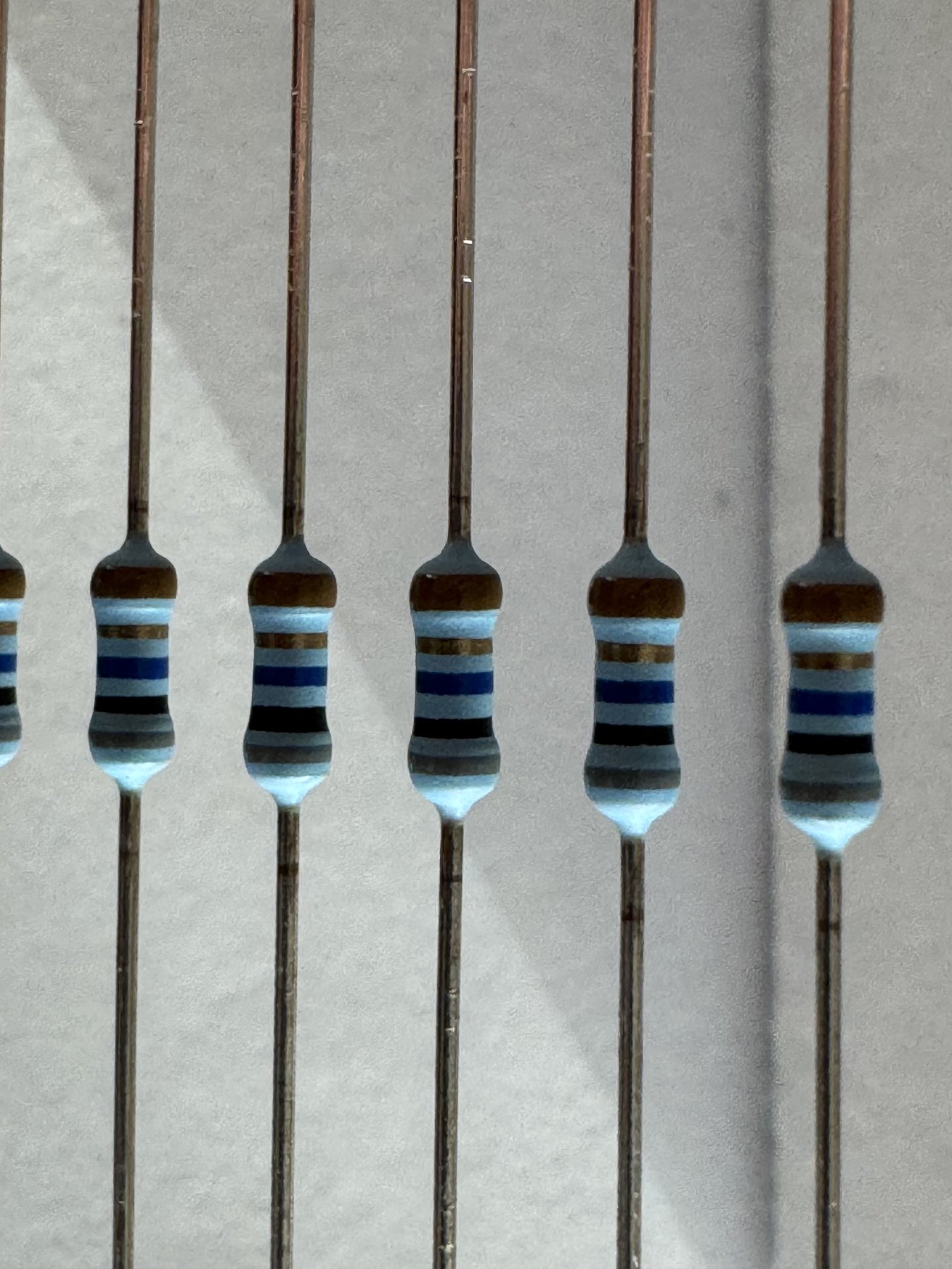 RESISTOR ALUMINUM HOUSE AND POWER MIX product photo 380