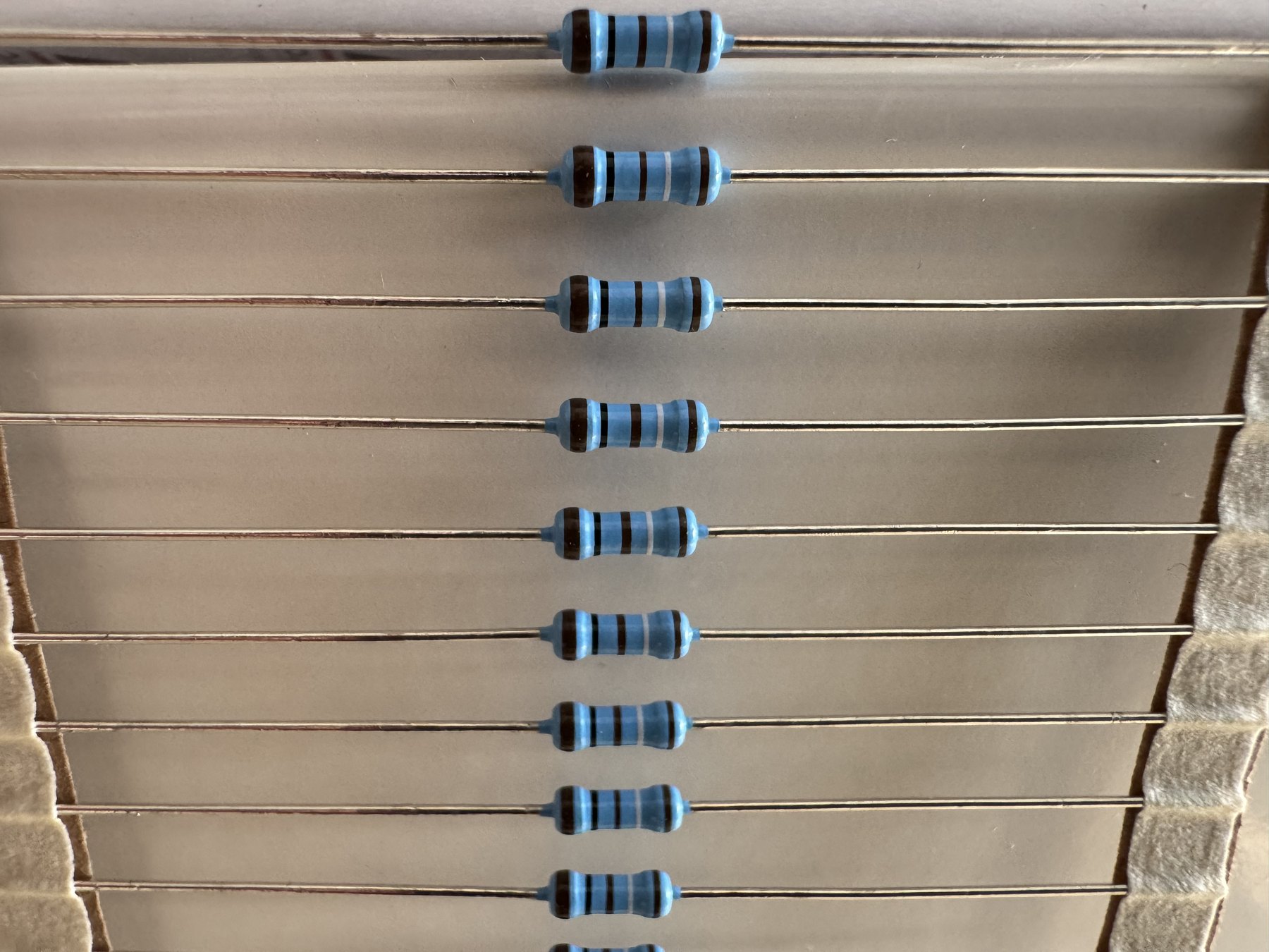 RESISTOR ALUMINUM HOUSE AND POWER MIX product photo 670