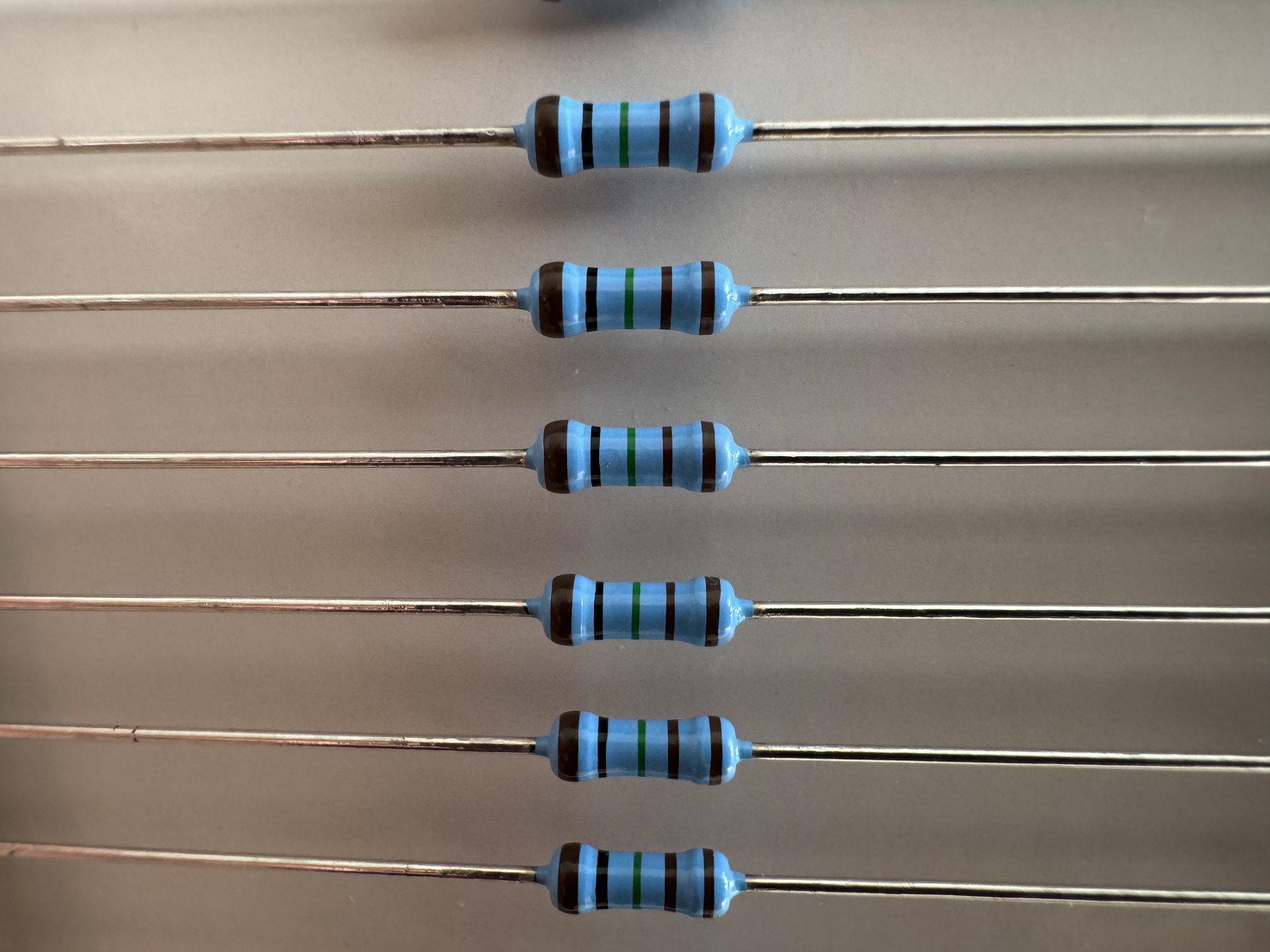 RESISTOR ALUMINUM HOUSE AND POWER MIX product photo 687
