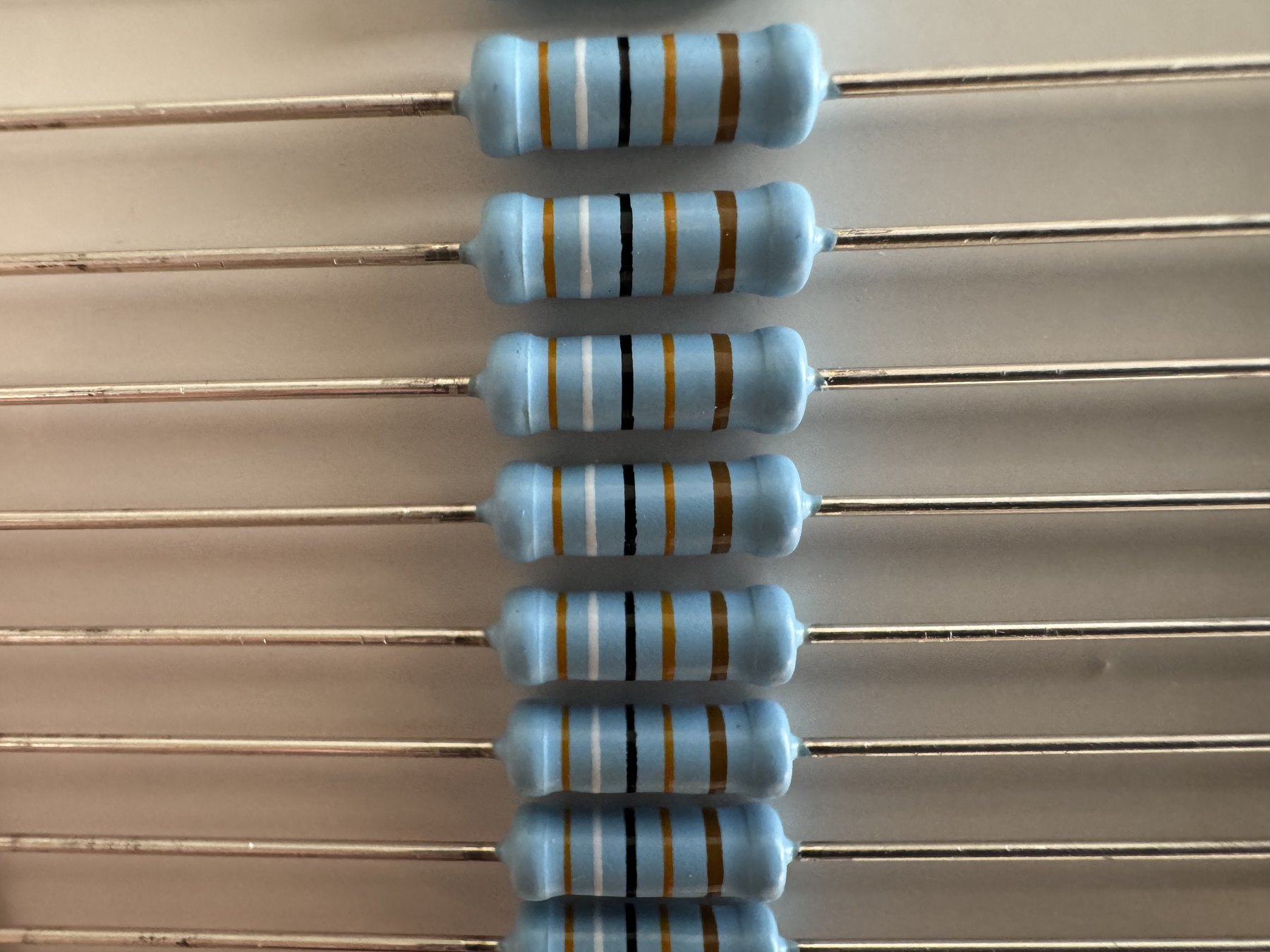 RESISTOR ALUMINUM HOUSE AND POWER MIX product photo 698
